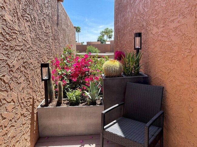 Building Photo - 7401 N Scottsdale Rd