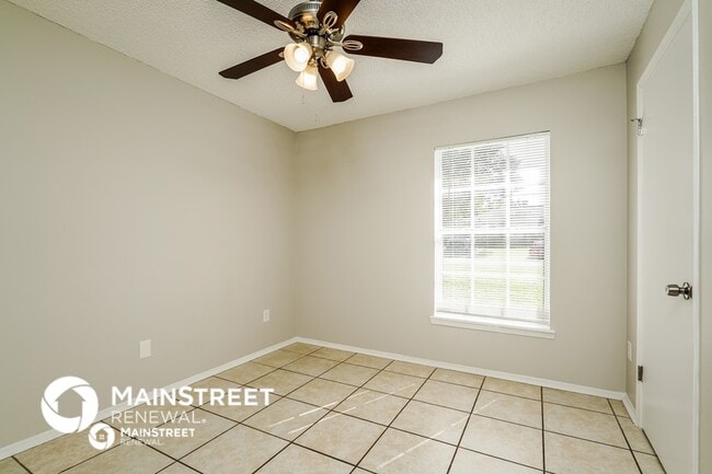 Building Photo - 4 Berry Dr