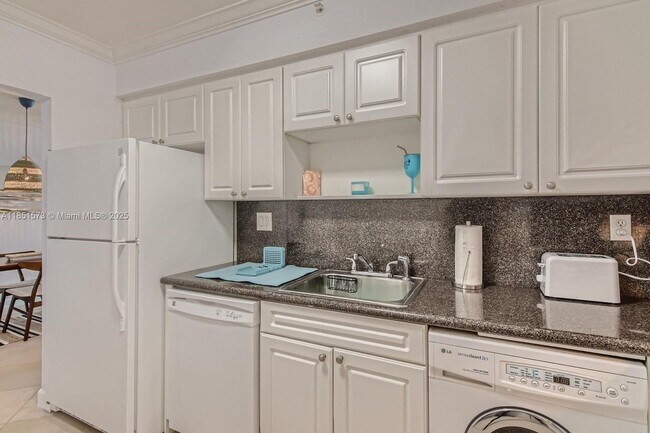 Building Photo - 2501 S Ocean Dr