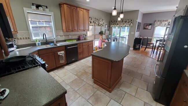 Kitchen - 5014 Scaleybark Ct