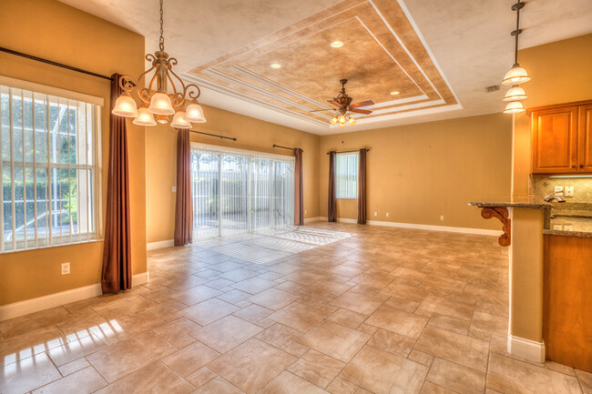 Building Photo - Stunning Pool Home in Town Park!