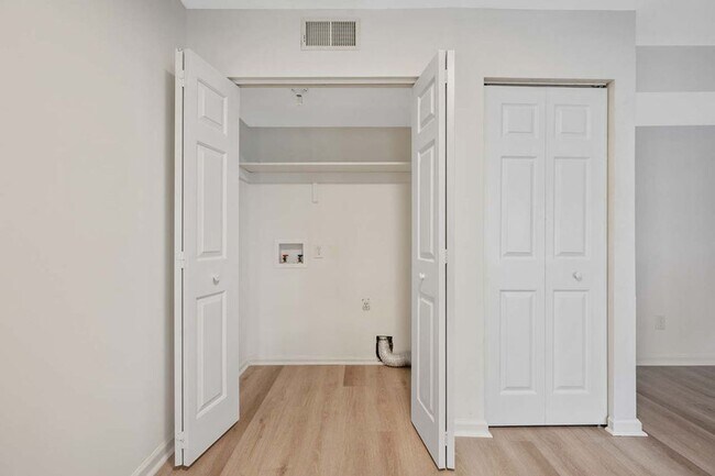 Building Photo - Newly Renovated 2 Bedroom Condo near Rex H...