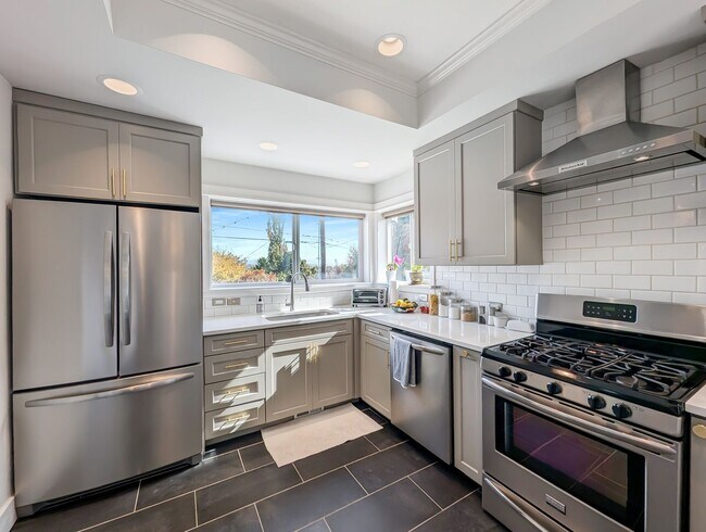 Building Photo - Elegant 3-Bedroom Home with Exceptional Craftsmanship in West Seattle