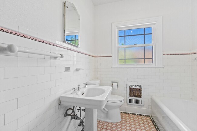 Building Photo - 2 Bed/2 Bath Duplex in Monte Vista Subdivi...