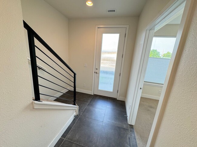 Building Photo - Denver Townhome with Great Views - License #2024-ENTITY-0003918