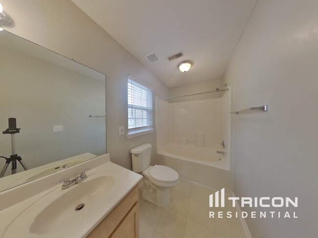 Building Photo - 709 Billie Jean Cir
