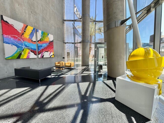 Building Photo - BEAUTIFUL, TURN-KEY HIGH-FLOOR CONTEMPORAR...