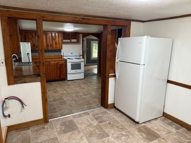 Building Photo - 150 Smith St