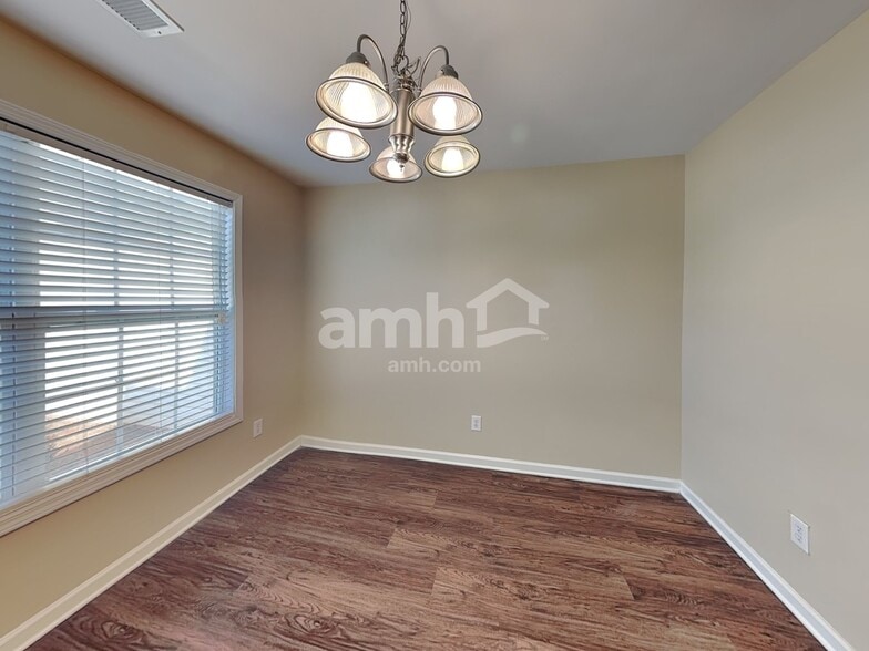 Building Photo - 6078 Lancelot Ln