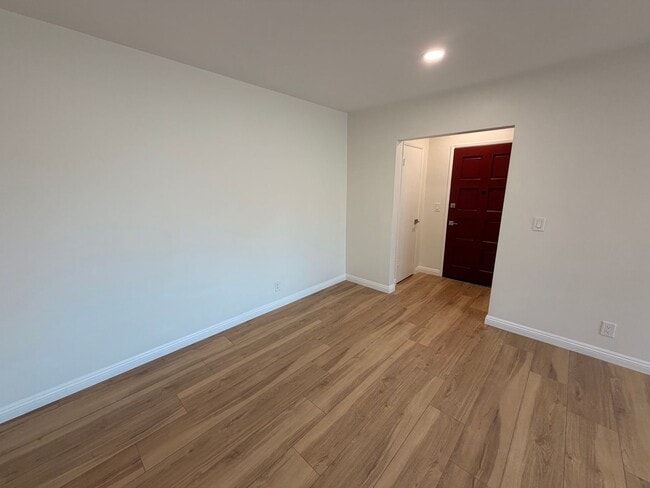 Building Photo - Completely Remodeled, Spacious 2 Bedroom Apartment For Rent w/ Parking!