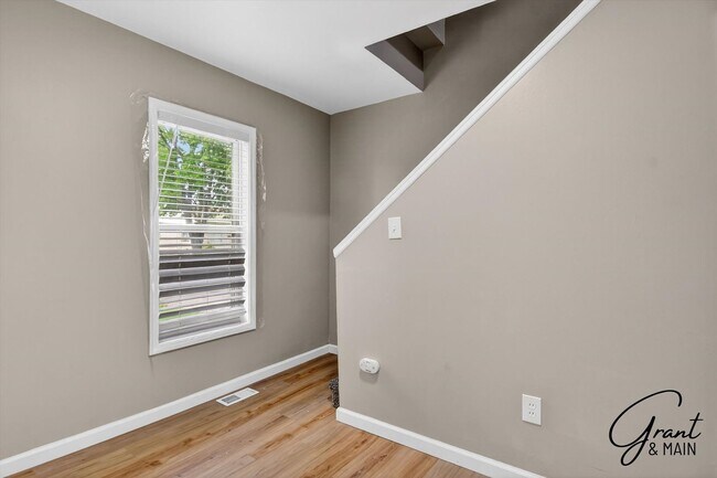 Building Photo - $1500 3 bedrooms
