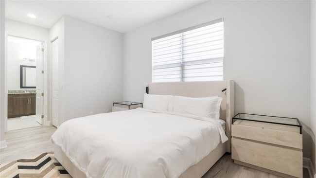 Building Photo - 20927 NW 1st Ct