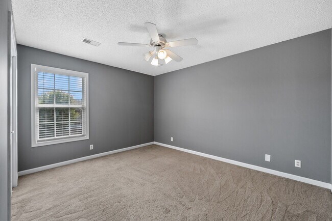 Building Photo - 443 Cranklen Cir