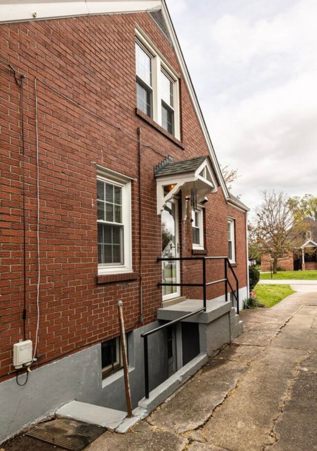Building Photo - 2211 Wendell Ave