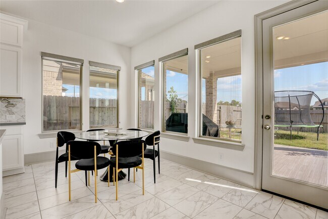 Building Photo - 1922 Pleasant Grove Dr