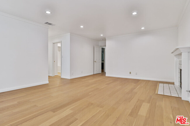 Building Photo - 10209 Principe Pl