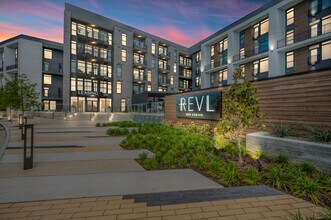 Building Photo - Revl Med Center