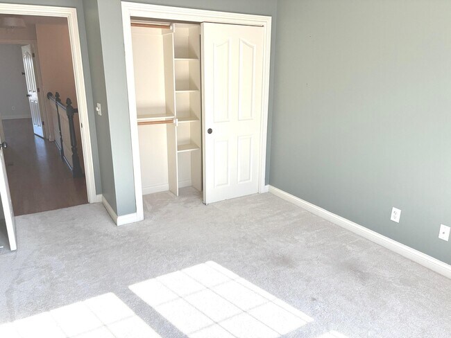 Building Photo - 70 Guilford Trail Dr