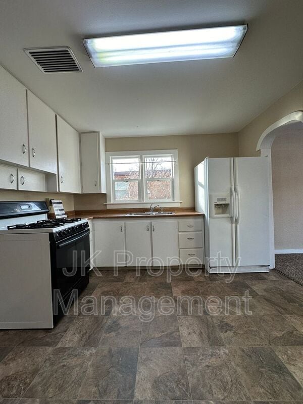 Building Photo - 1012 7th Ave S