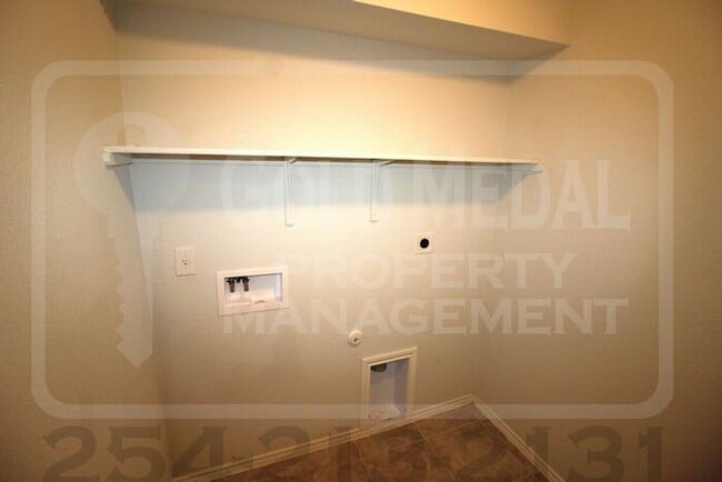 Building Photo - 1003 Torino St