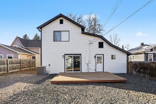Building Photo - Remodeled 3-Bedroom Home with Private Yard & 2-Car Garage in Berkeley
