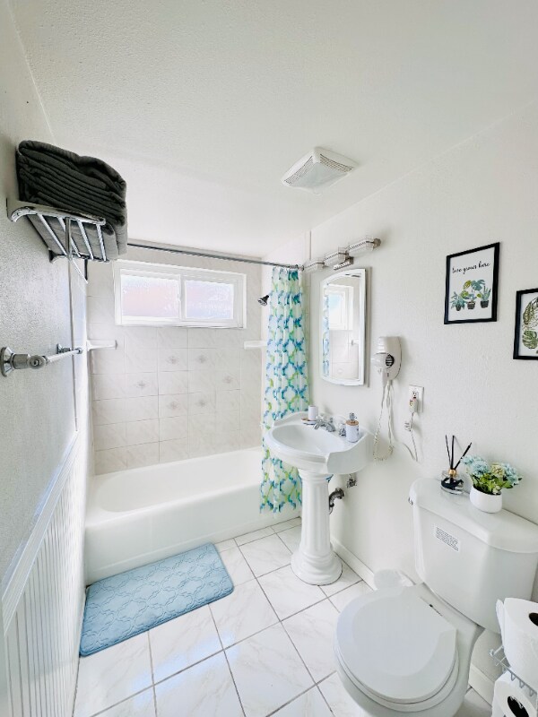 Building Photo - 927 N Garden St