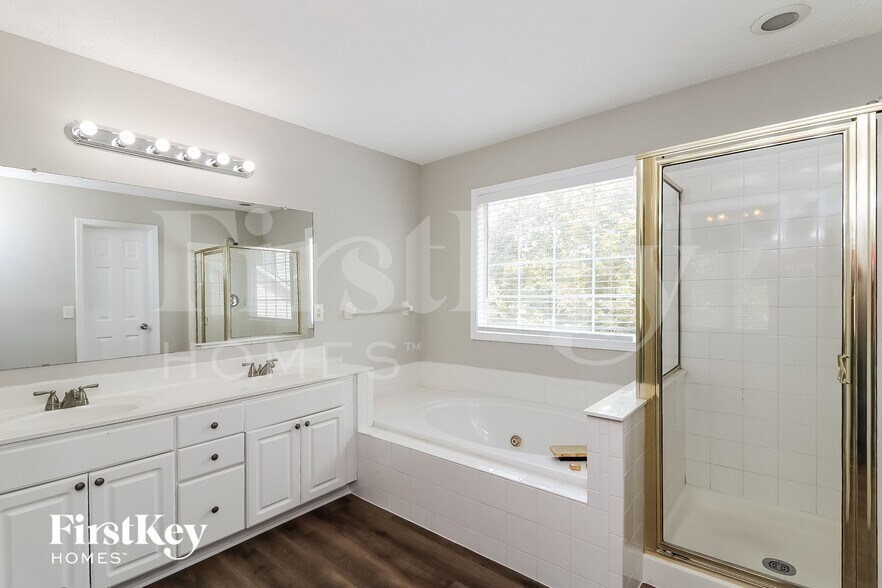 Building Photo - 1455 Chamirey Dr SW