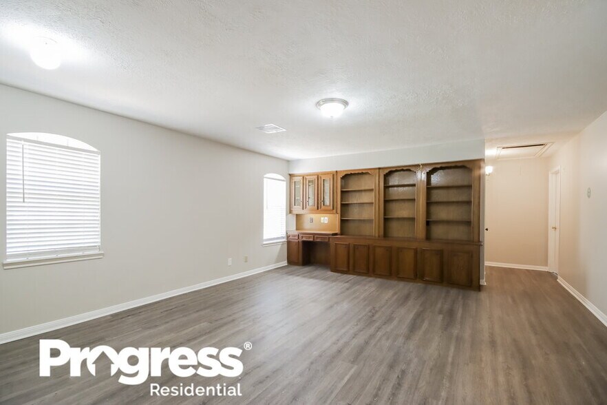 Building Photo - 5618 Forest Timbers Dr