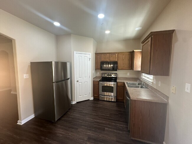Building Photo - 553 Slippery Rock
