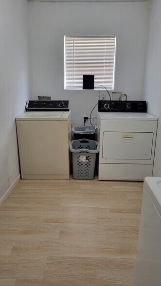 Laundry - 608 California St