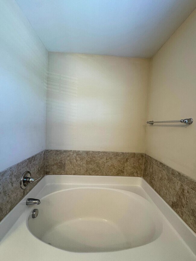 Building Photo - Stunning 4 Bed 2.5 Bath Raeford Home