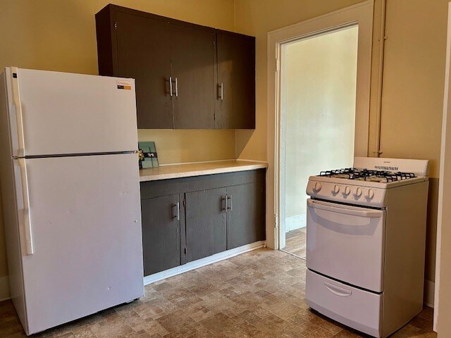 Full sized fridge and plenty of kitchen cabinets - 4537 SE 65th Ave