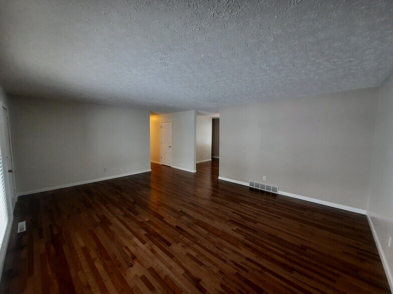 Building Photo - 144 Brentwood Dr