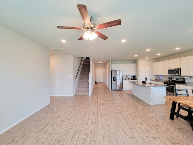 Building Photo - 24811 Crimson Pine Dr