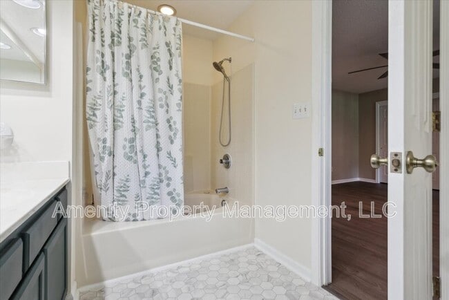 Building Photo - 1628 Willow Cv