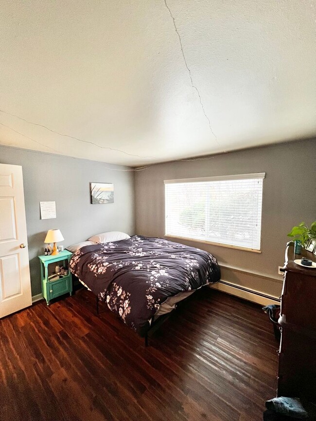 Building Photo - Locust312 (CW-KS)