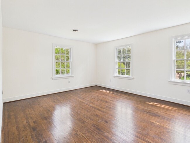 Building Photo - 1602 Harborough Rd