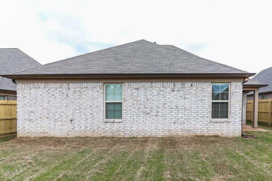 Building Photo - 9450 Darren Cir S
