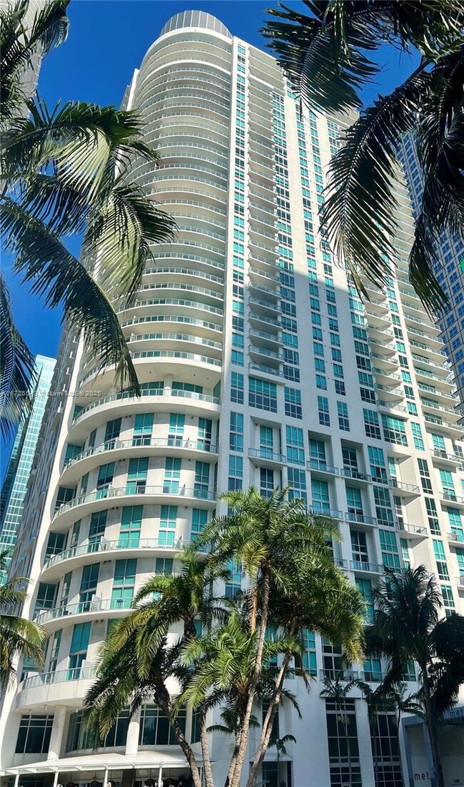 Building Photo - 300 S Biscayne Blvd