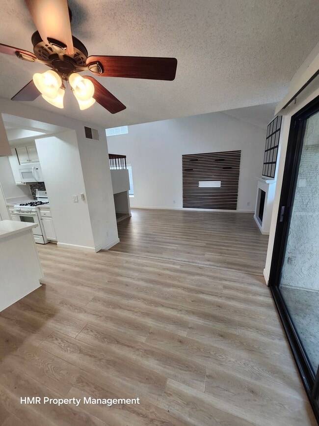 Building Photo - Beautiful 3-Bed, 3-Bath Condo in Prime Cla...