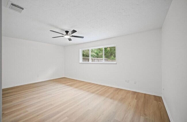 Building Photo - 10935 Silkwood Dr