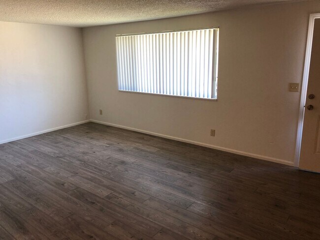 Building Photo - Updated 2 bed 1 bath dulpex in Eugene!
