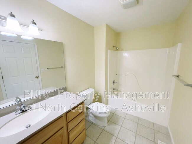 Building Photo - 15 Spring Village Ln