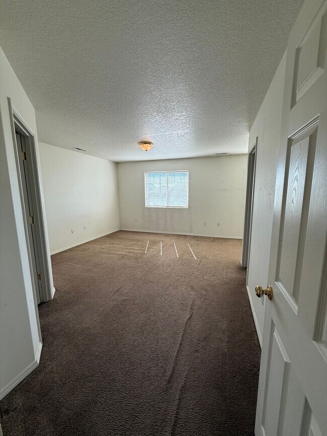 Building Photo - Spacious 4-Bedroom Rental Home in Prime Pa...