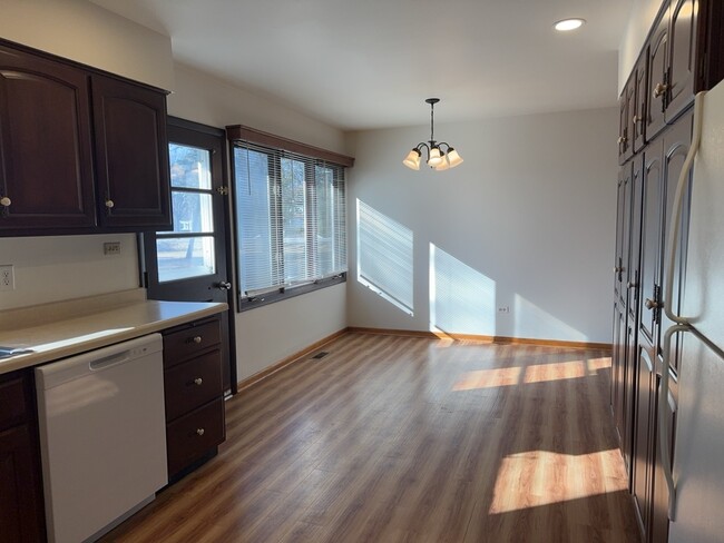 Building Photo - 580 N State St