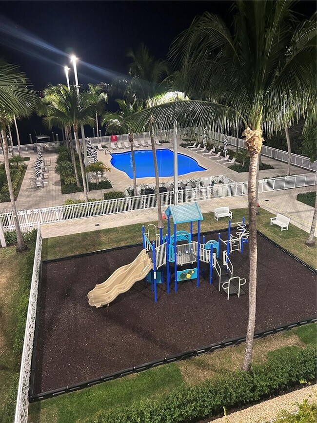 Building Photo - 2101 Brickell Ave