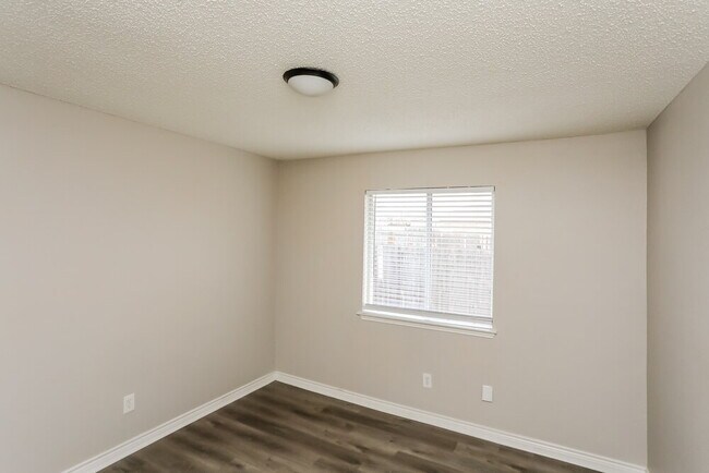 Building Photo - 1009 Chelsea Ln