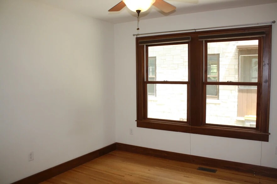 Building Photo - 426 E 2nd St