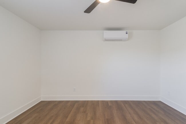 Building Photo - 404 Kirby Dr