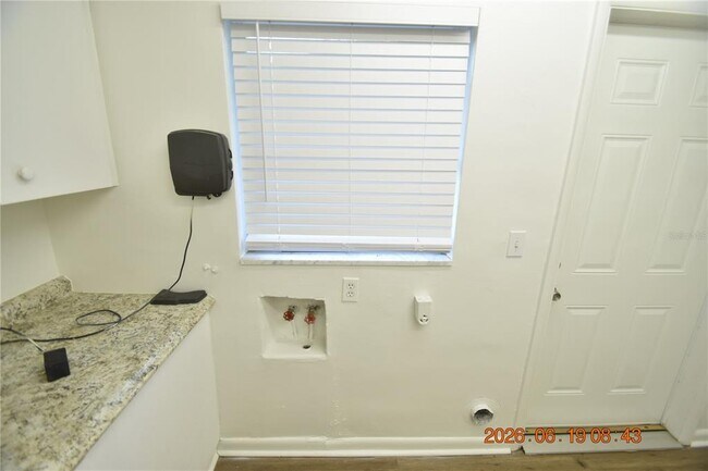 Building Photo - 3273 Harbor Lake Dr